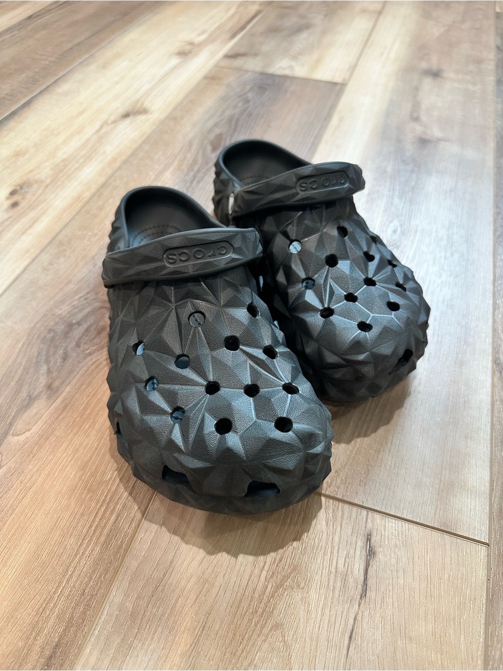 Crocs Black Classic Geometric Clog 9 women / 7 men